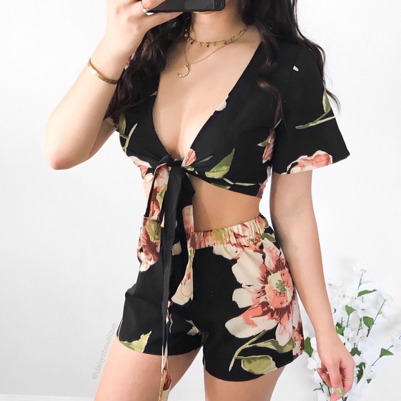black and pink floral two piece shorts wrap set - Picture 4 of 4